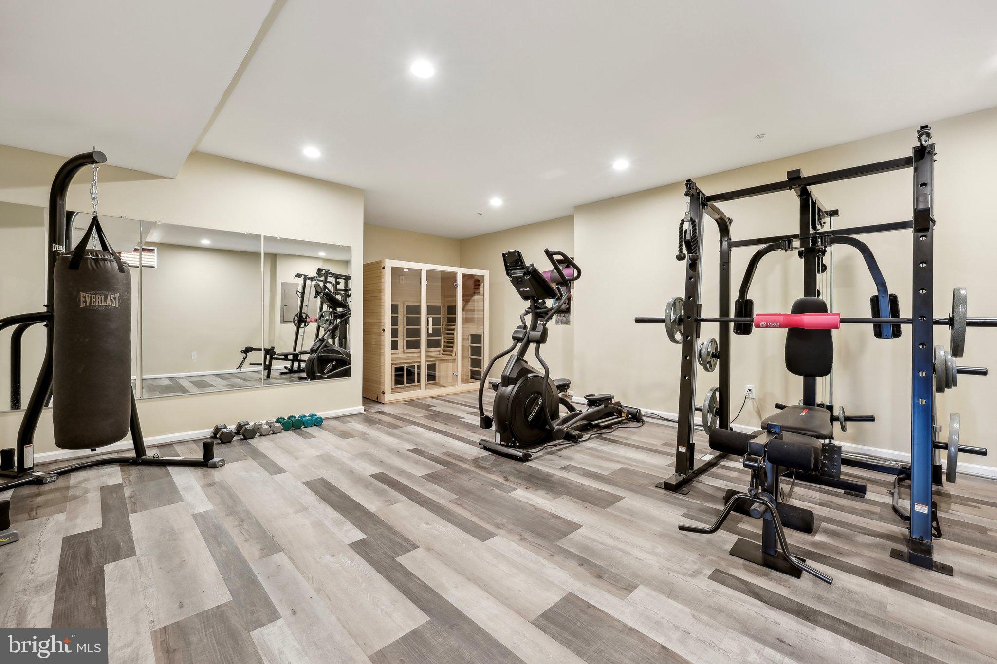 OAK CREEK CLUB - Residential