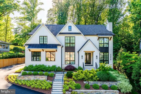 1544 Forest Villa Lane, McLean, VA MLS: VAFX2229810