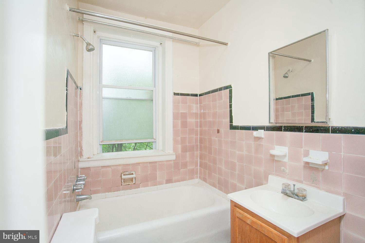 ROXBOROUGH - Residential Lease