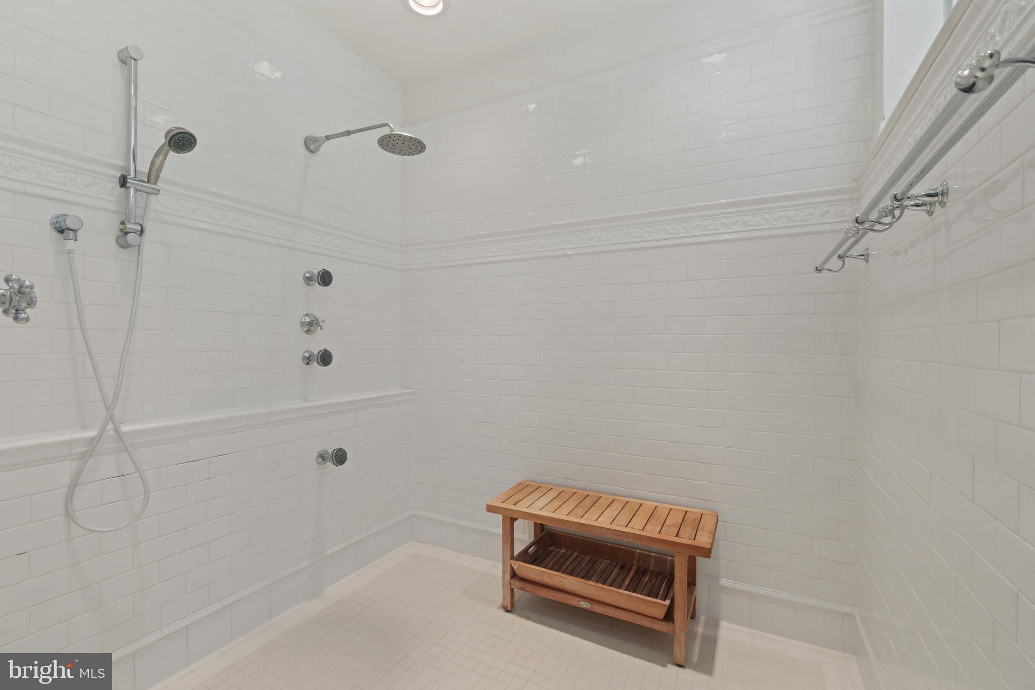 DEVON FARMS - Residential