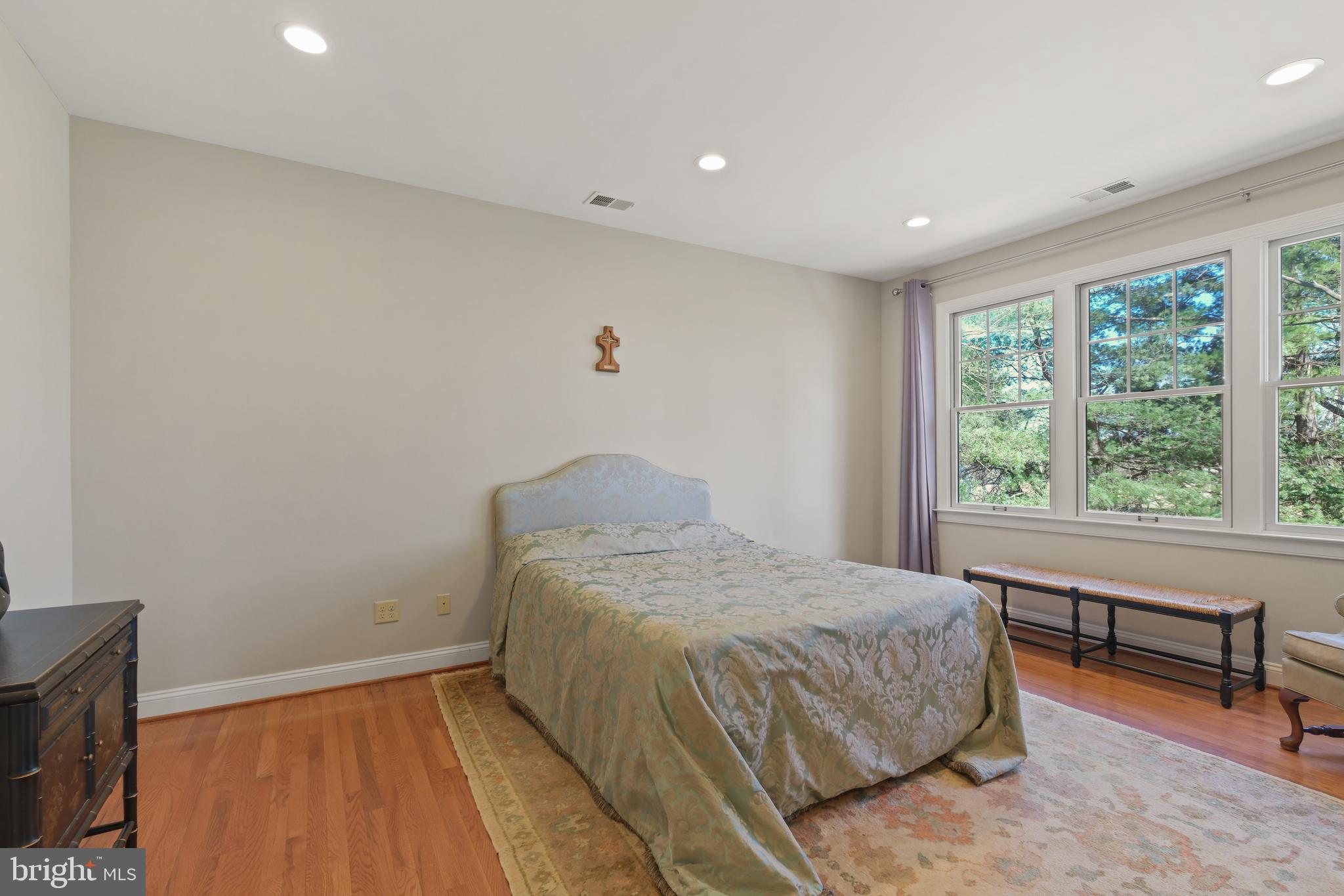 DEVON FARMS - Residential