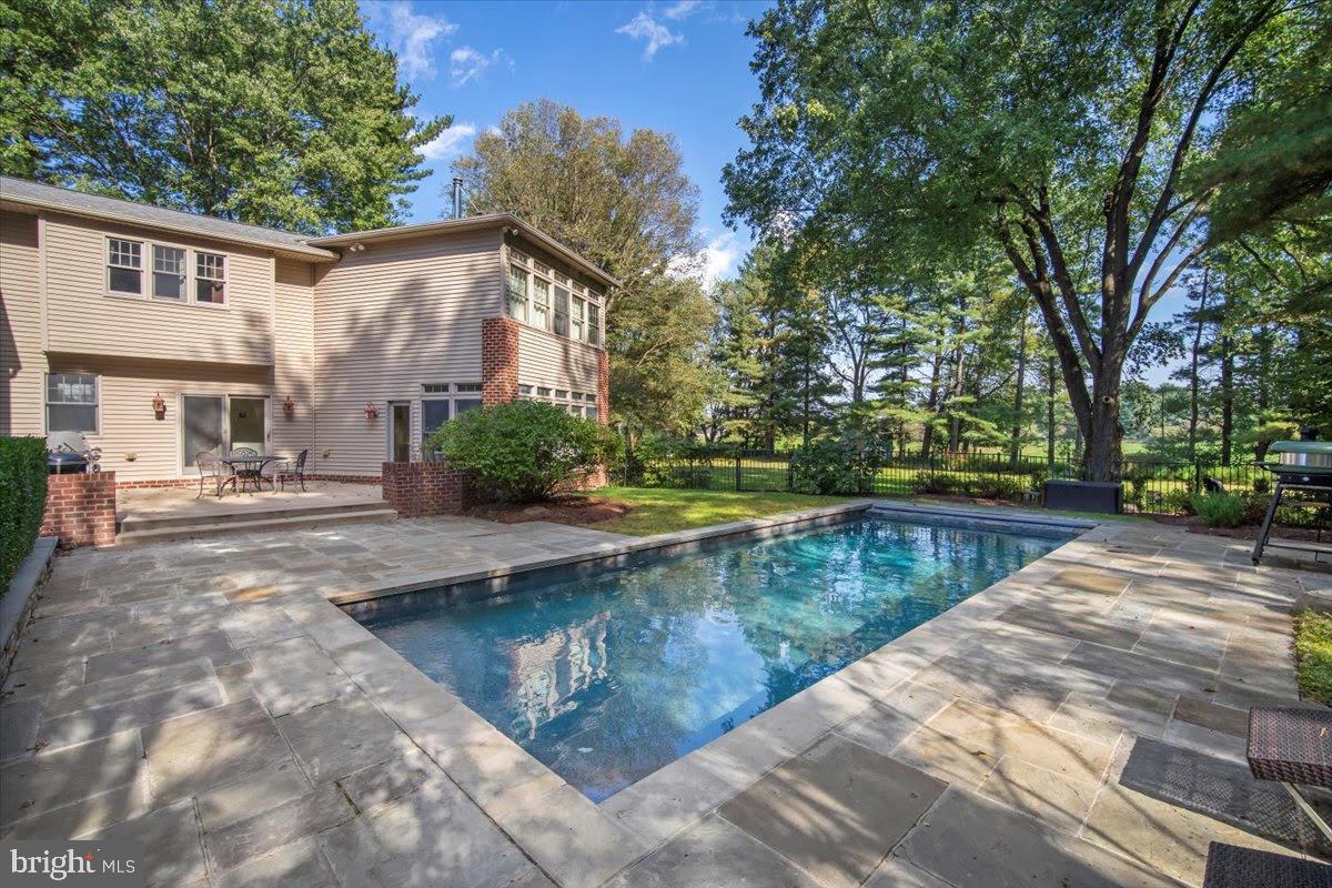 DEVON FARMS - Residential