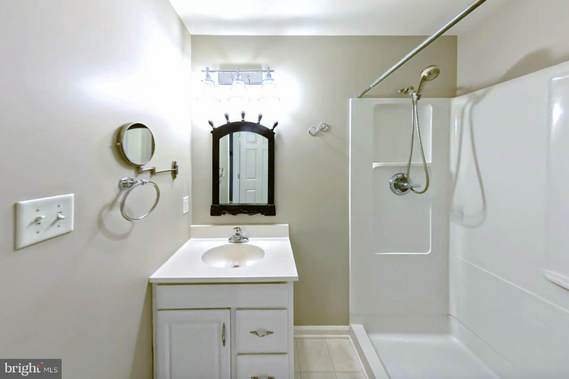 DEVON FARMS - Residential