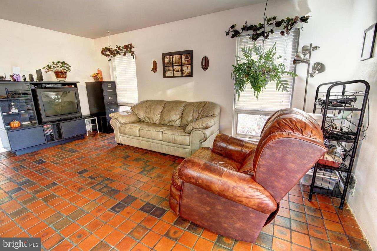 SPRING VALLEY FARMS - Residential Lease