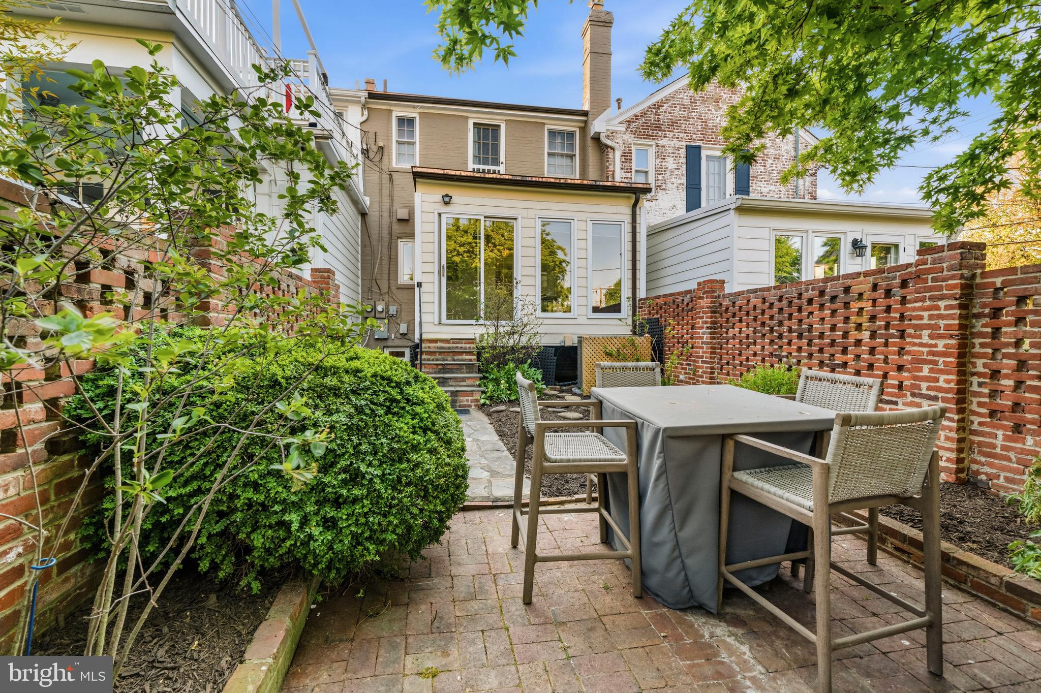 YATES GARDENS - Residential