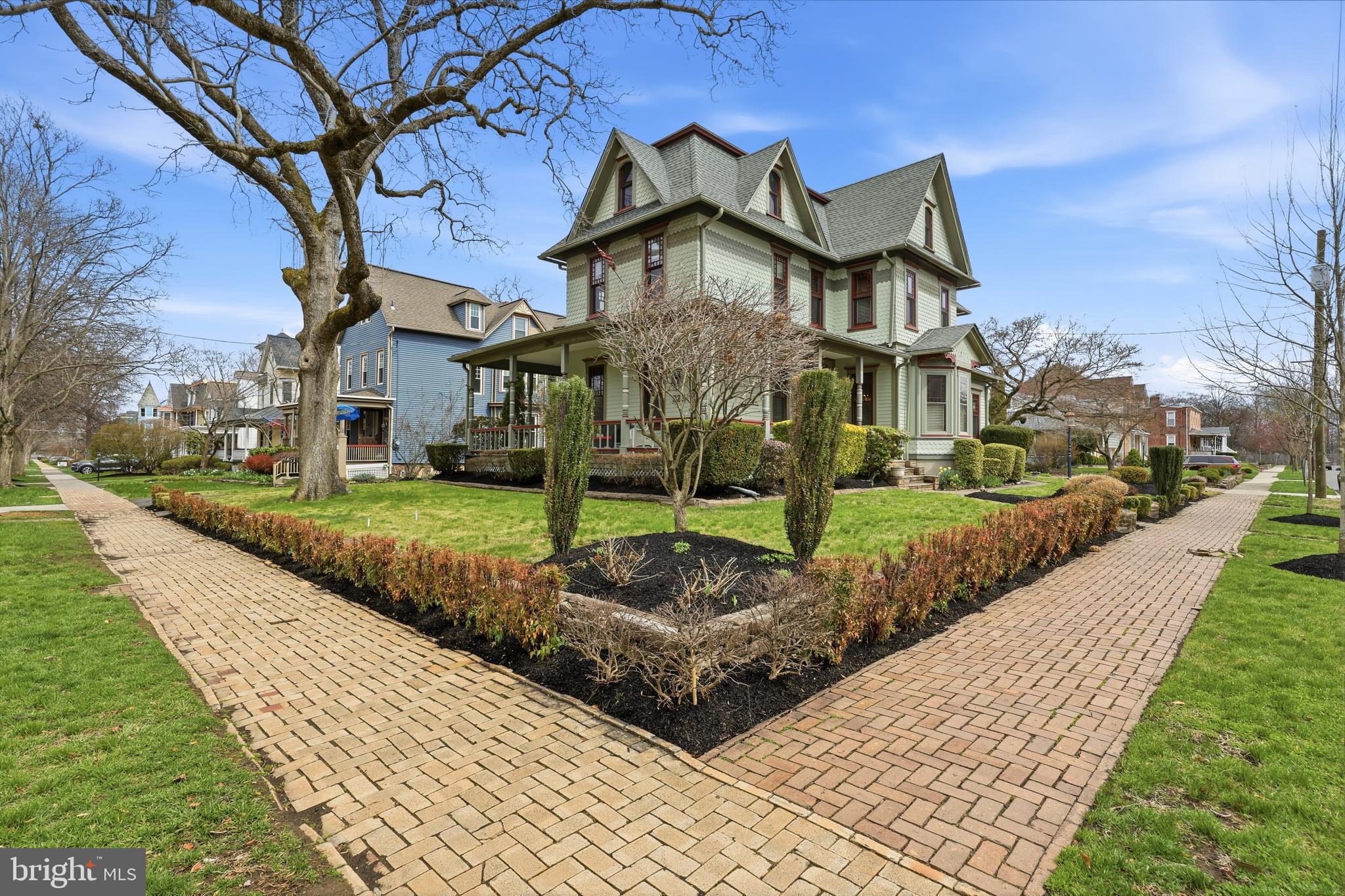 323 WASHINGTON AVENUE