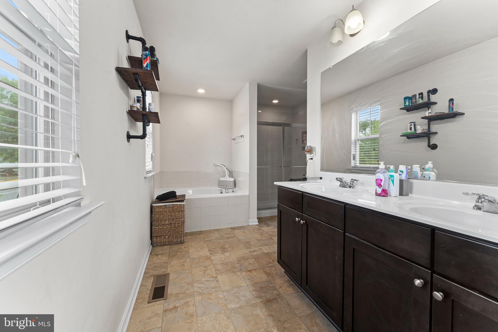 ORANGE ESTATES - Residential