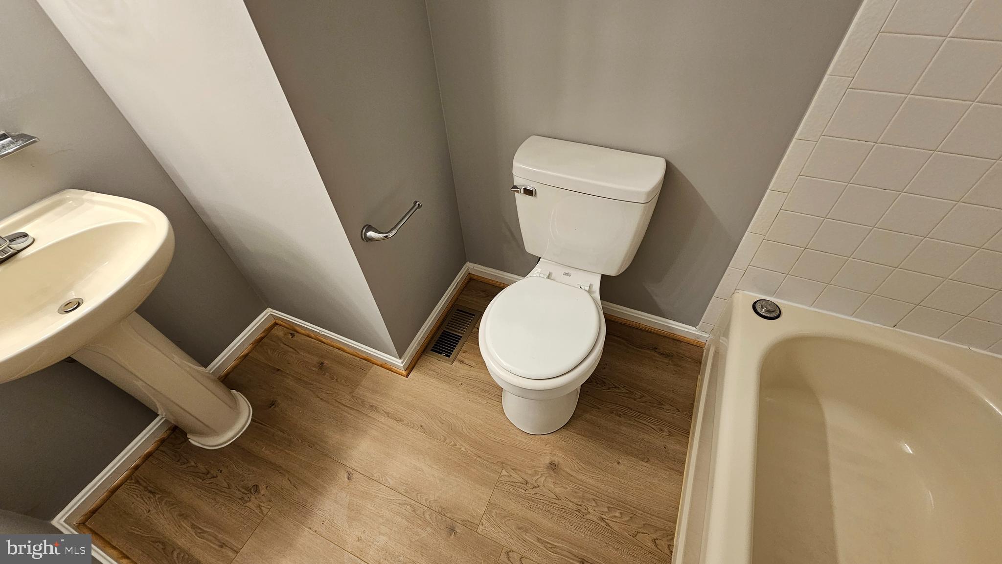 CANAL RUN - Residential Lease