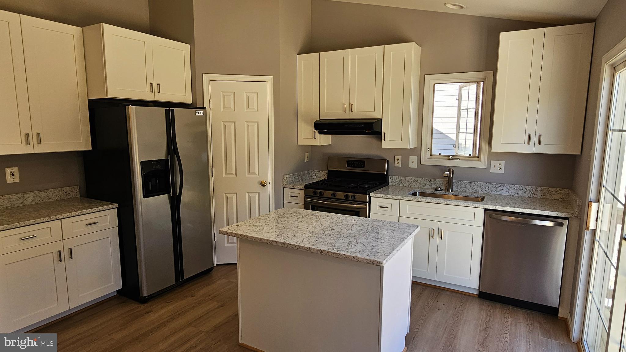 CANAL RUN - Residential Lease