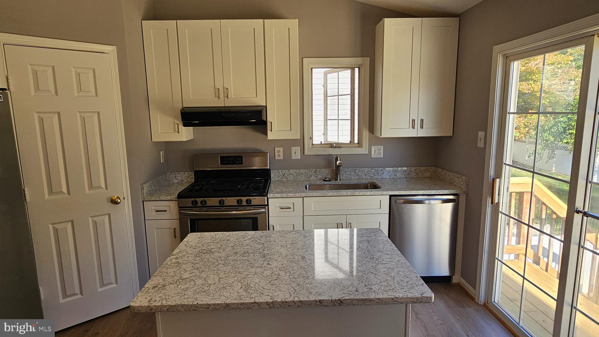 CANAL RUN - Residential Lease