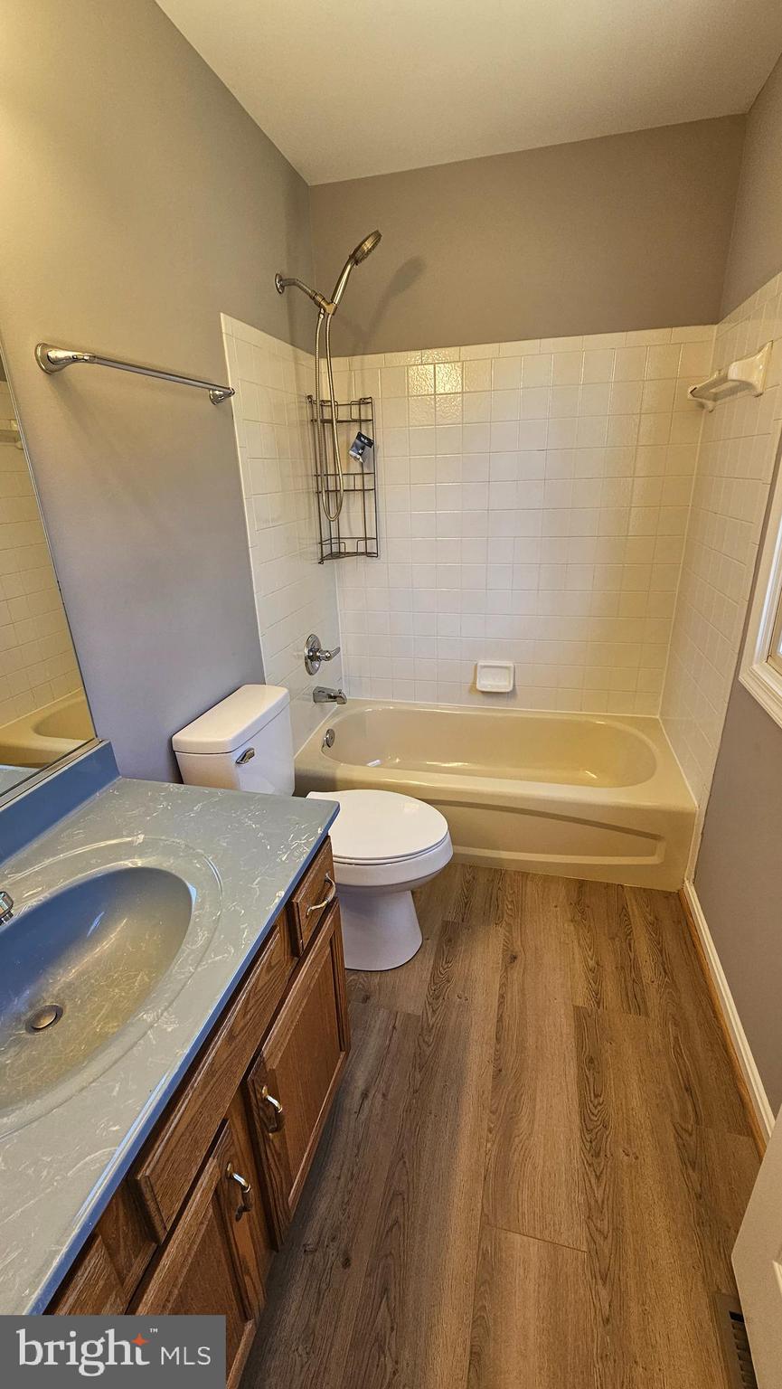 CANAL RUN - Residential Lease