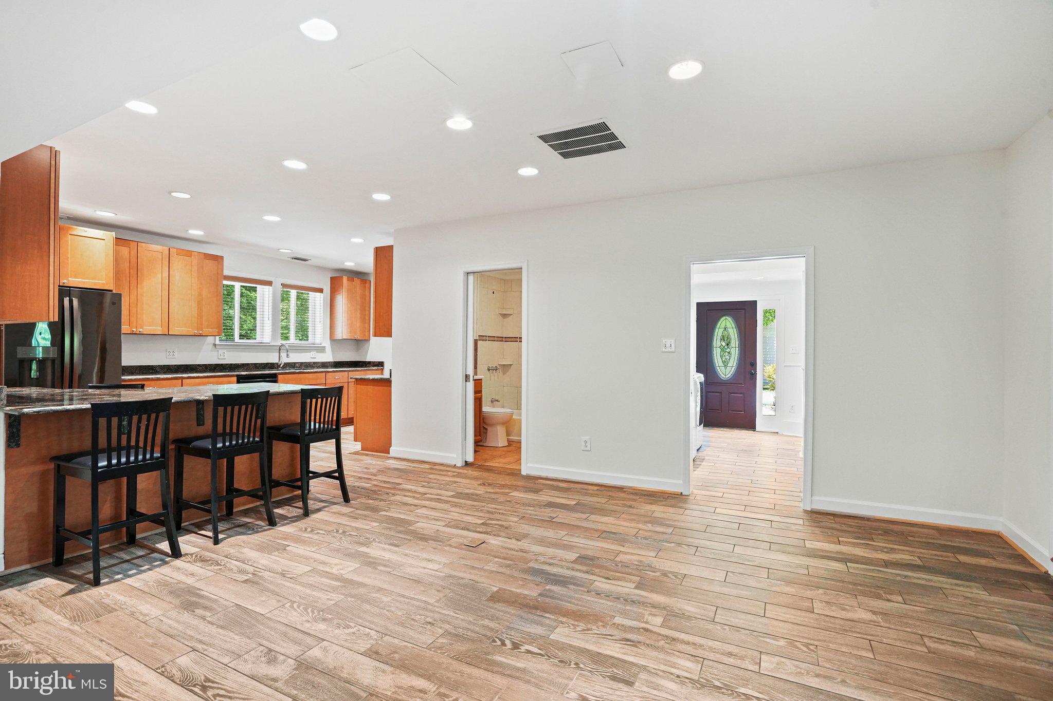 7712 DOLLY DRIVE