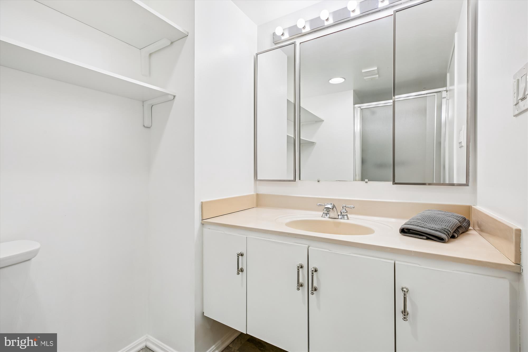 LEISURE WORLD - Residential