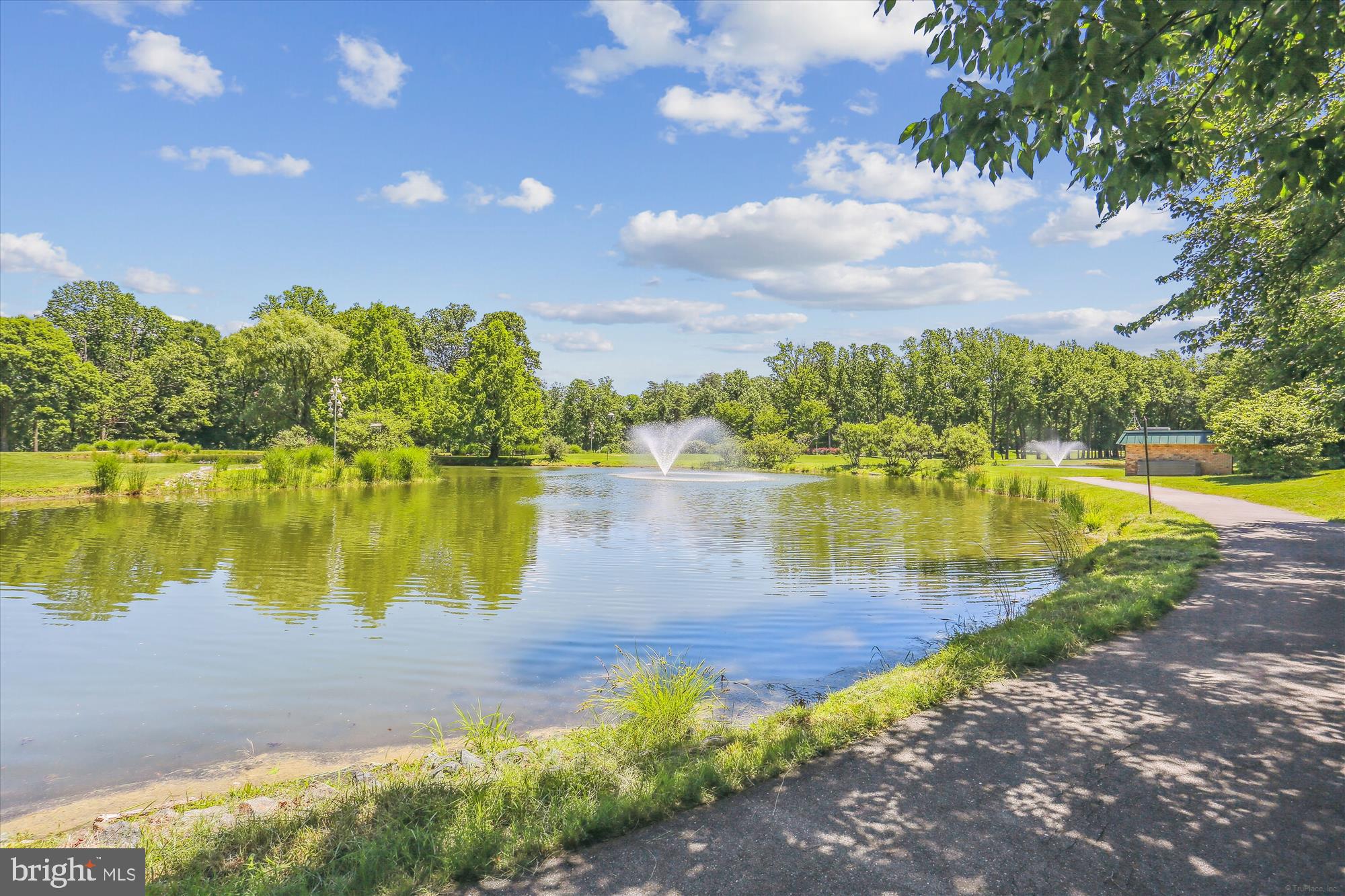 LEISURE WORLD - Residential