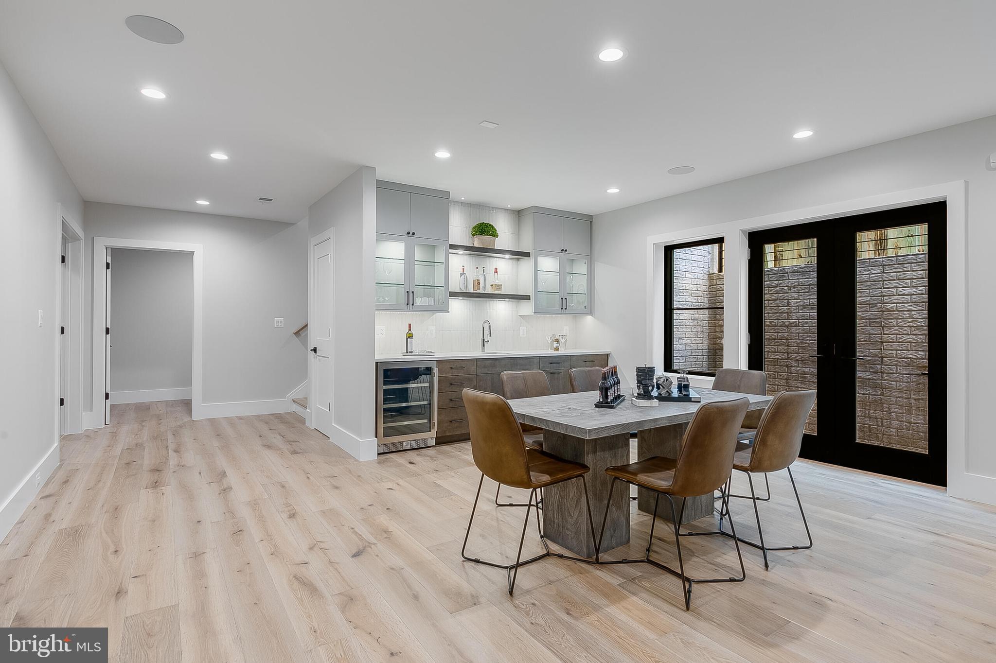 CLARENDON - Residential