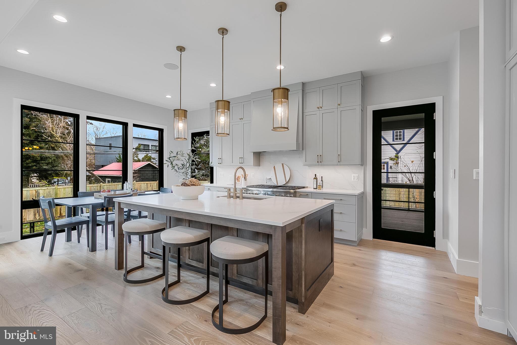 CLARENDON - Residential