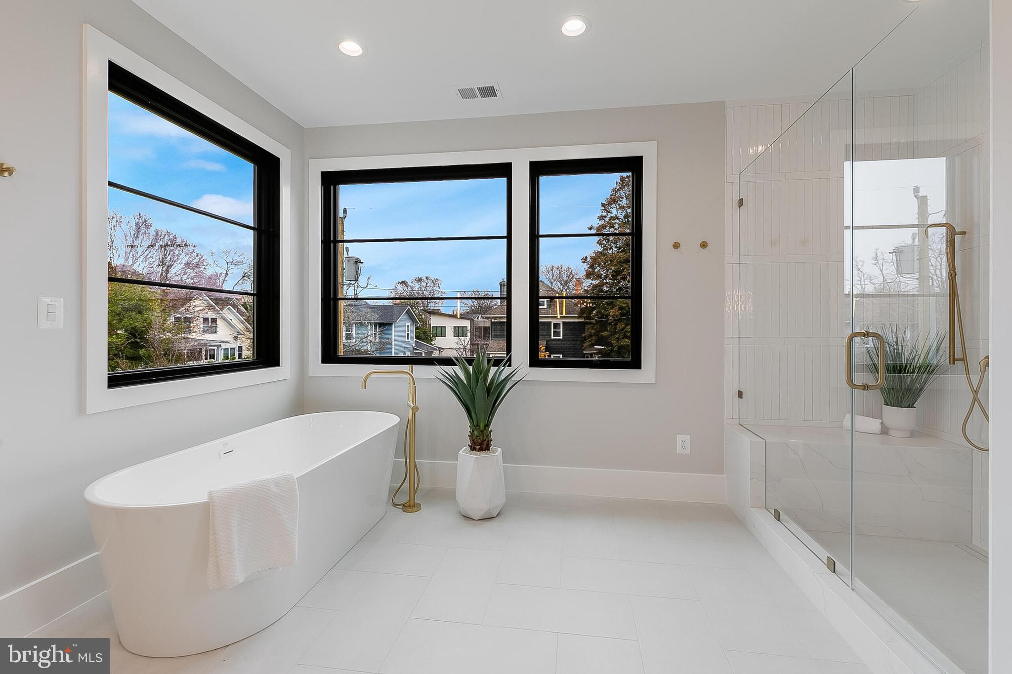 CLARENDON - Residential