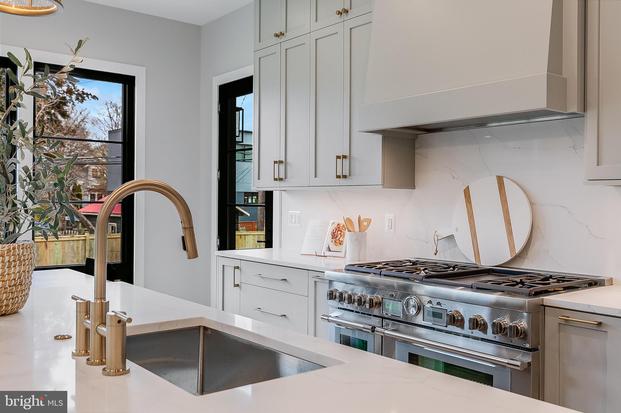 CLARENDON - Residential