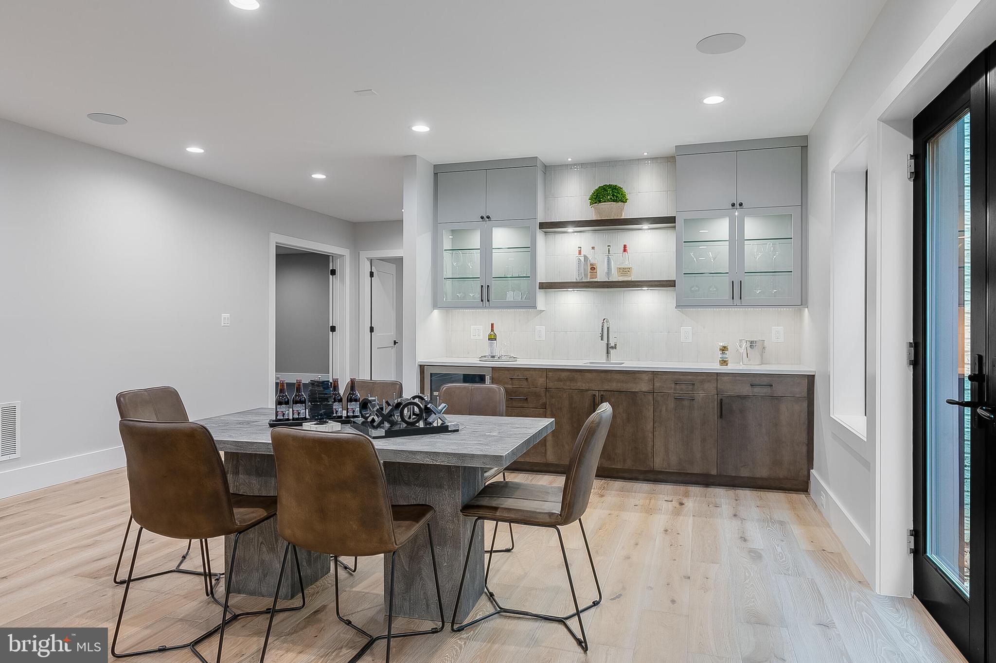 CLARENDON - Residential