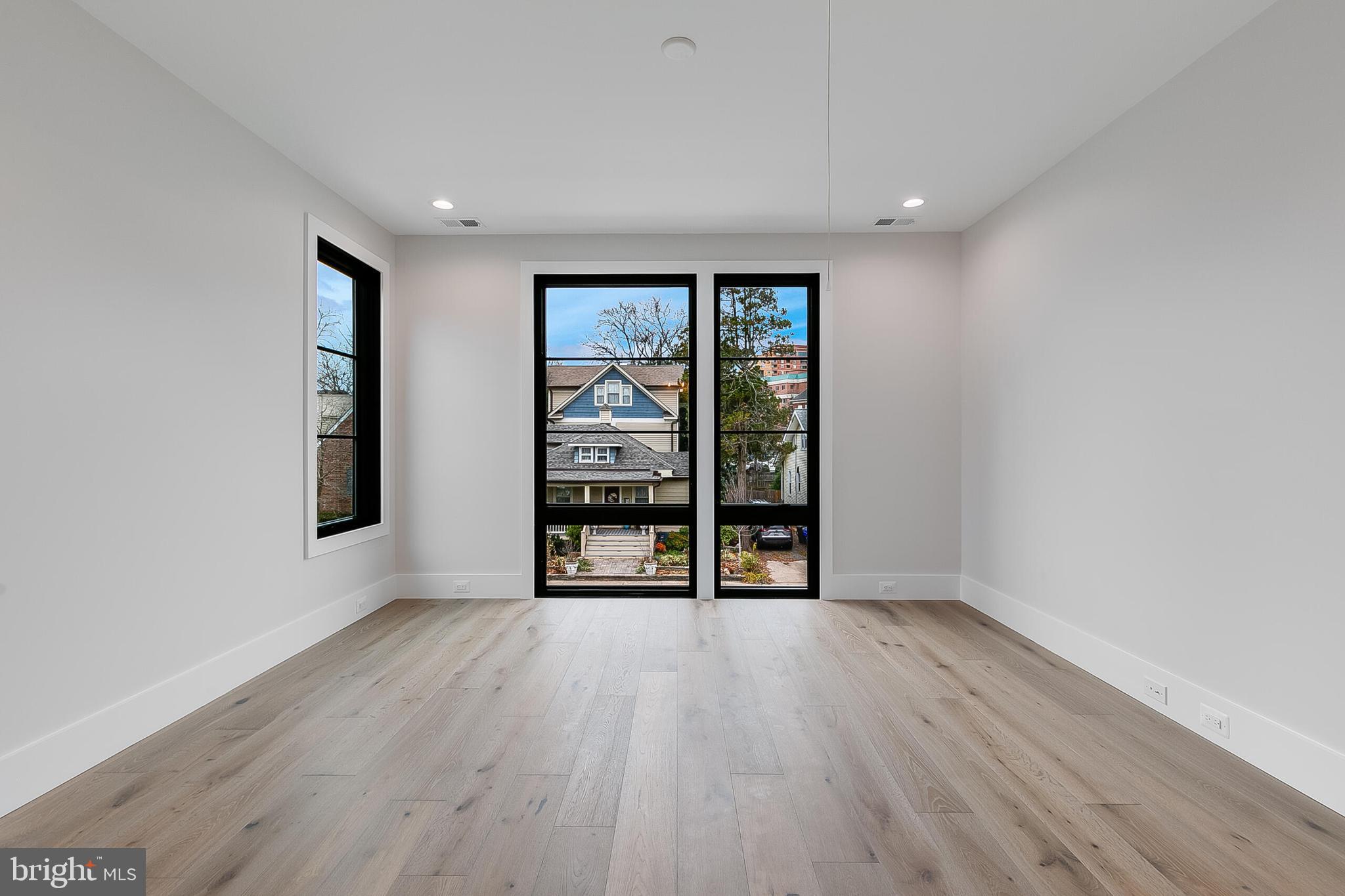 CLARENDON - Residential