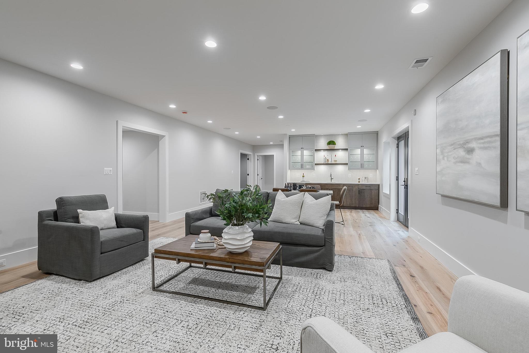 CLARENDON - Residential