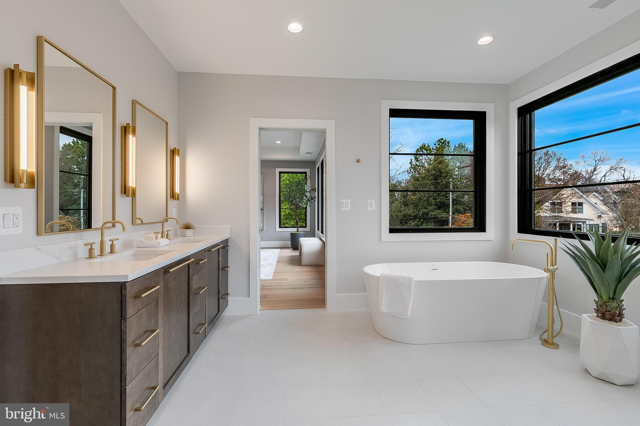 CLARENDON - Residential