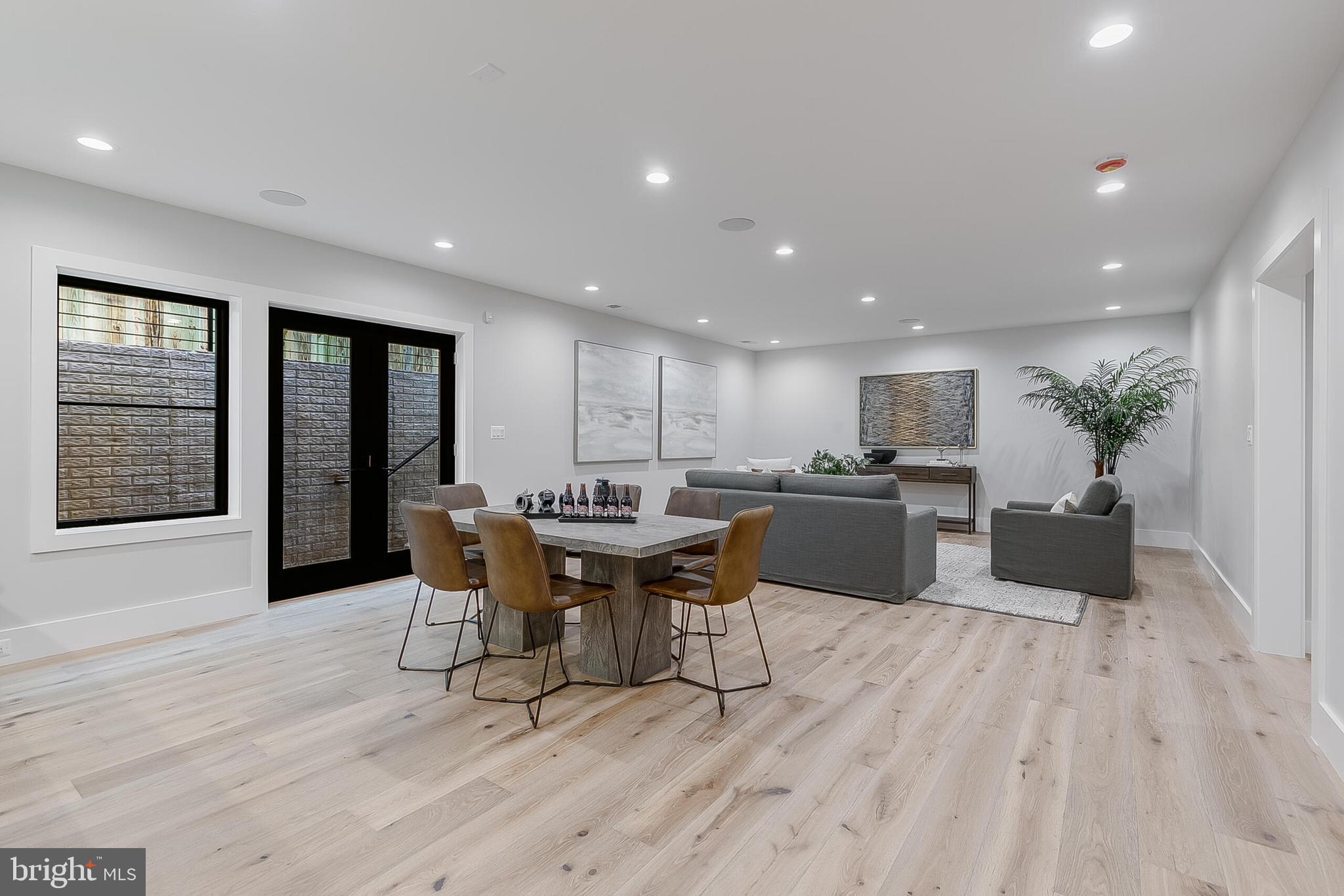 CLARENDON - Residential