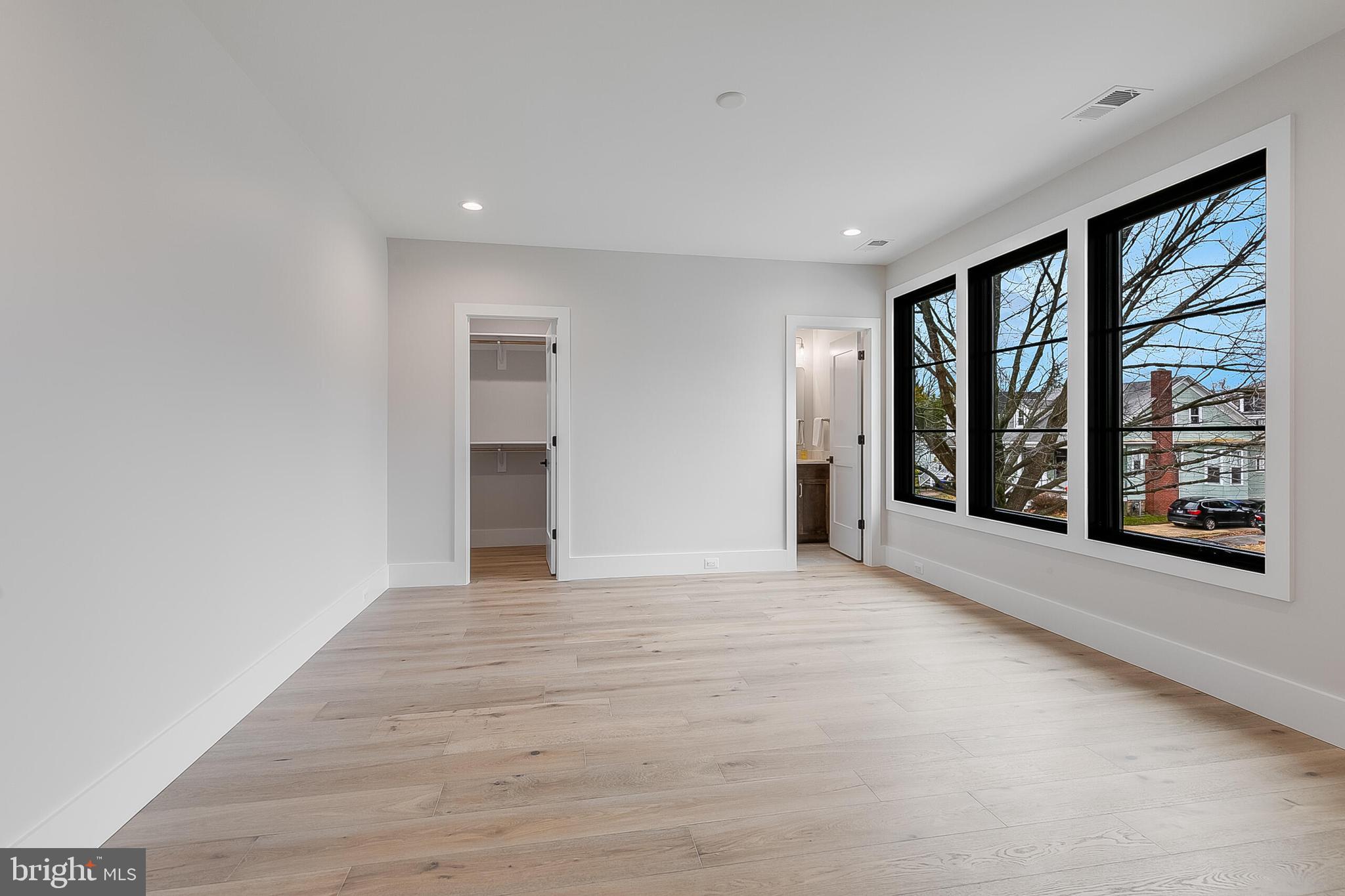 CLARENDON - Residential