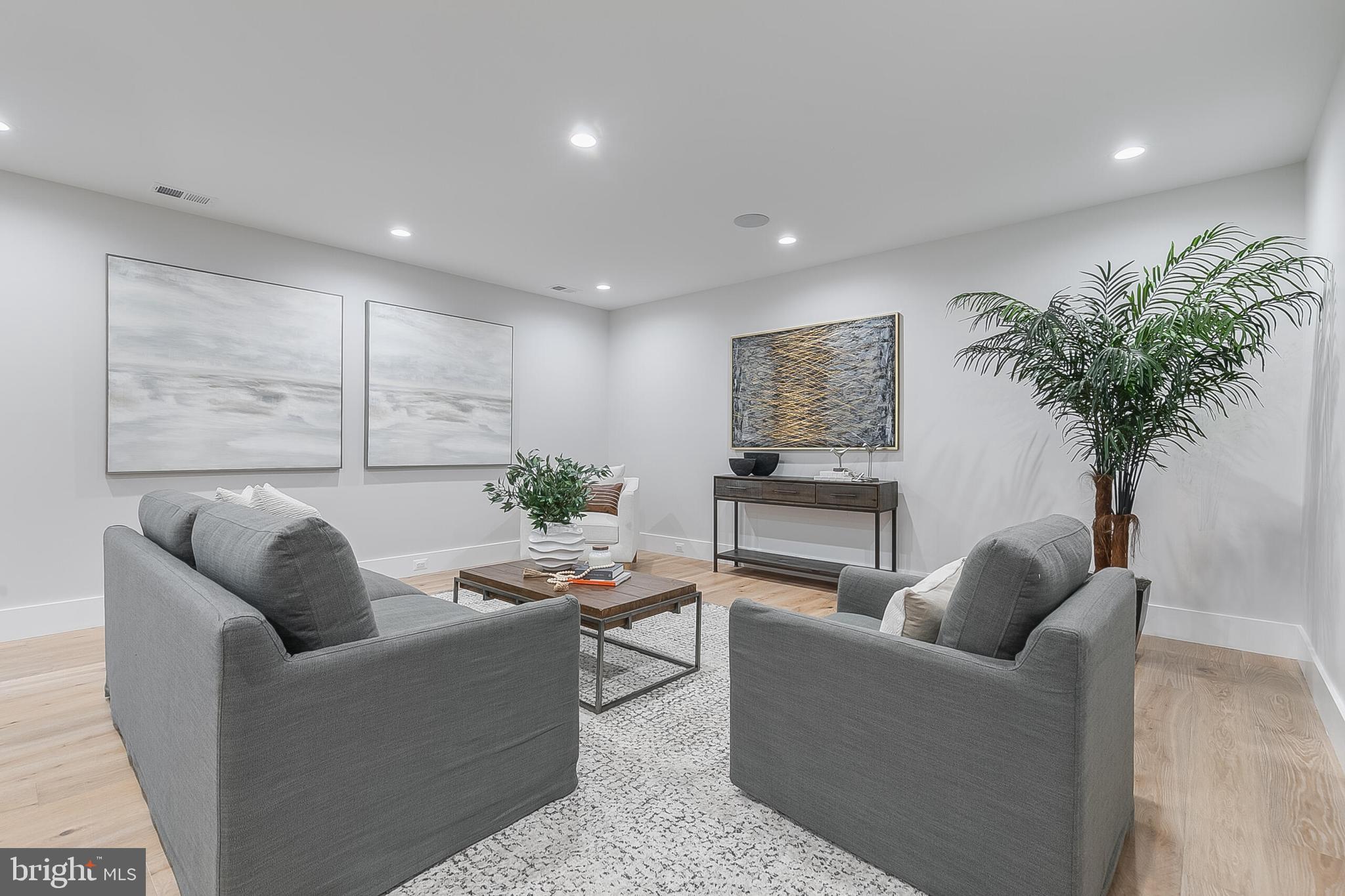 CLARENDON - Residential