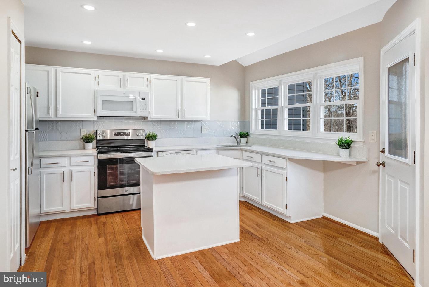 LAKE RIDGE - Residential Lease