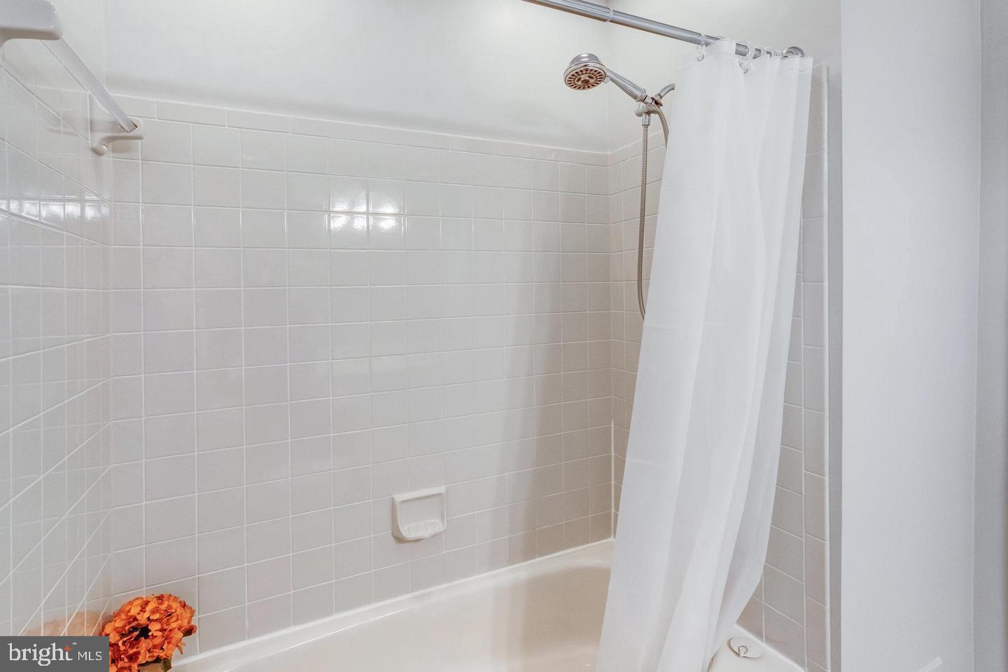 LAKE RIDGE - Residential Lease