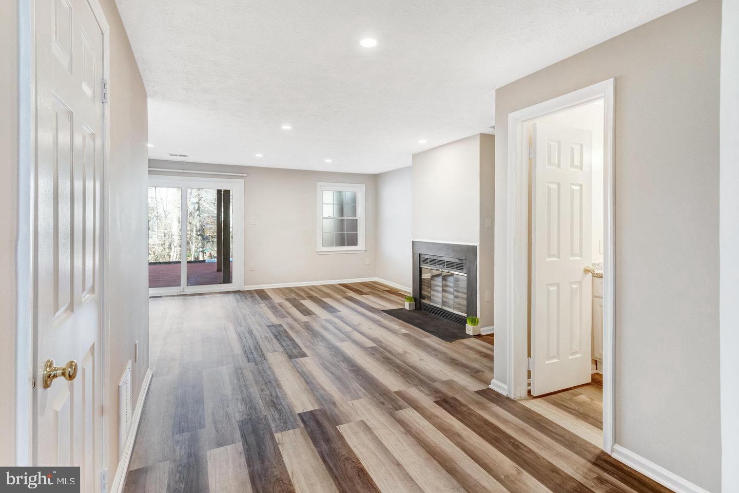 LAKE RIDGE - Residential Lease