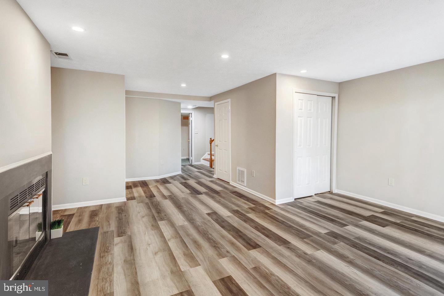 LAKE RIDGE - Residential Lease