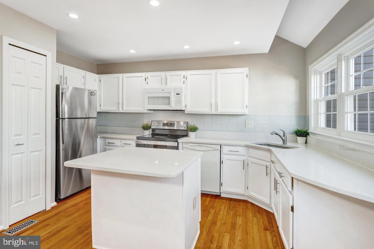 LAKE RIDGE - Residential Lease