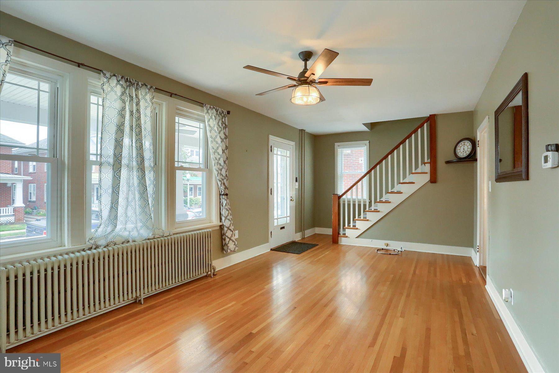 146 W GRANADA AVENUE
