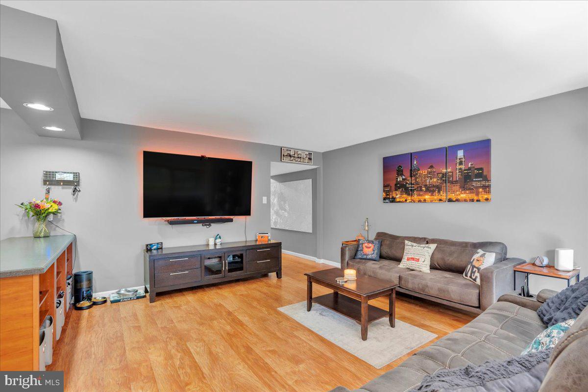 115 E KINGS HIGHWAY 442