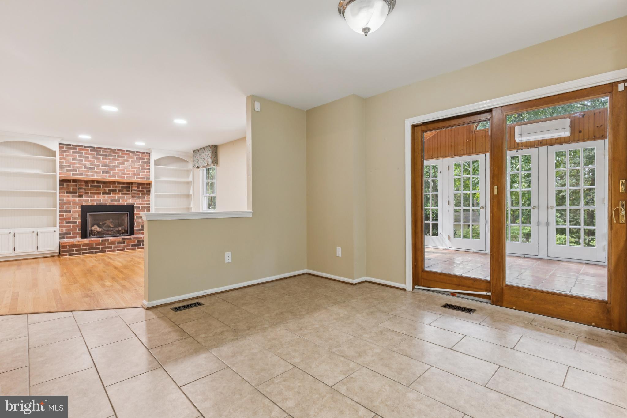 ELMHURST RIDGE - Residential