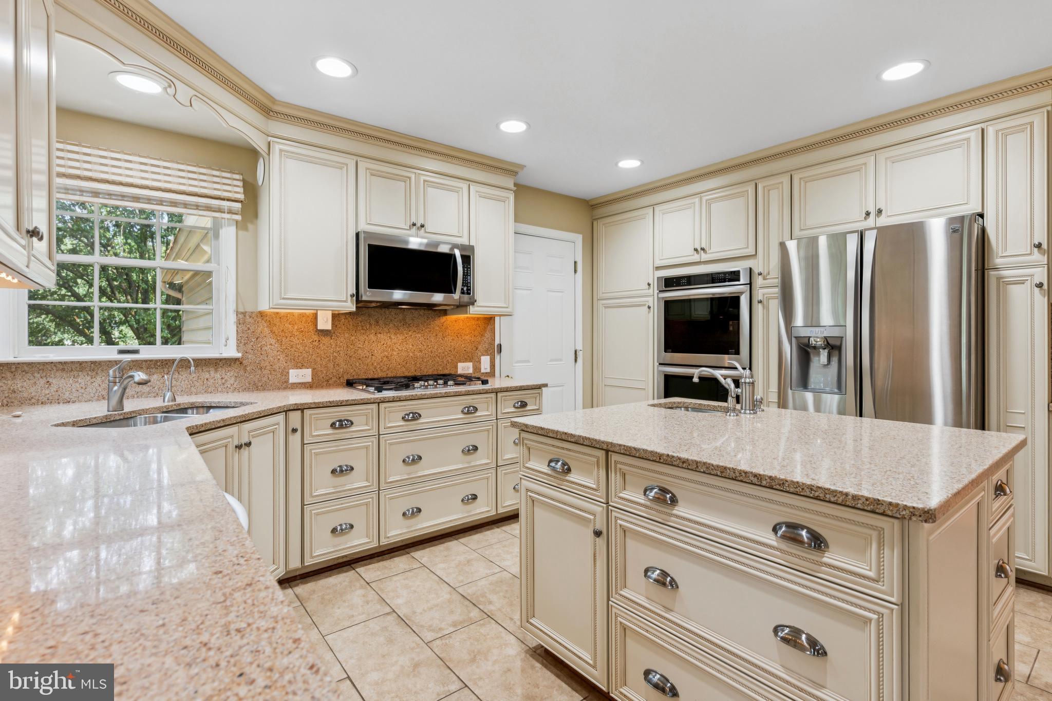 ELMHURST RIDGE - Residential