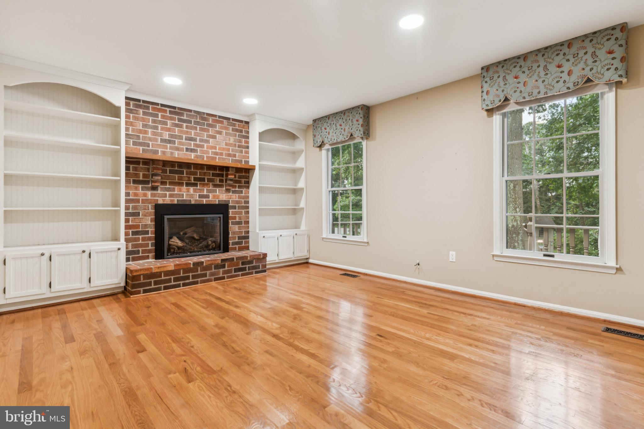 ELMHURST RIDGE - Residential