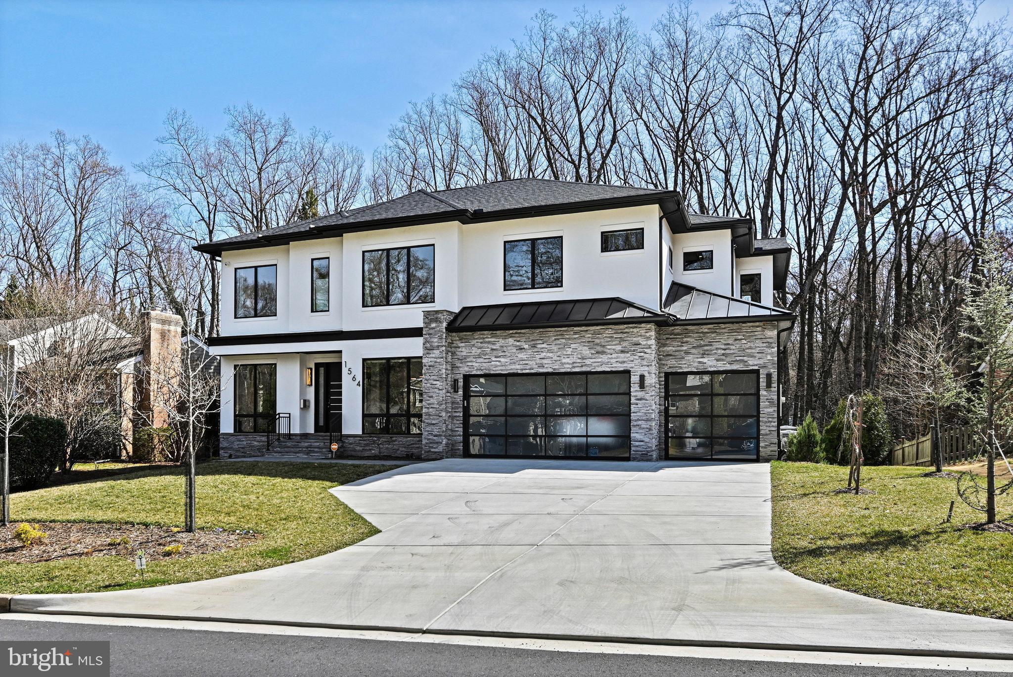 1564 FOREST VILLA LANE