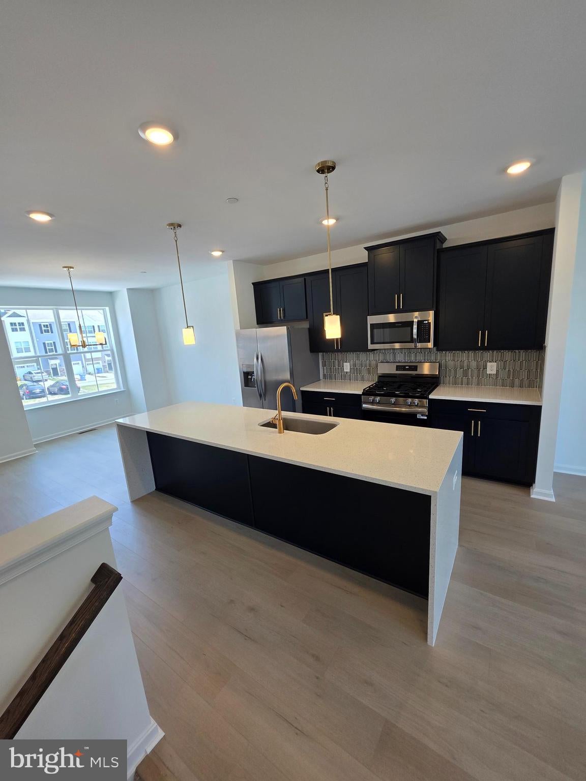 334 AQUA SQUARE 175