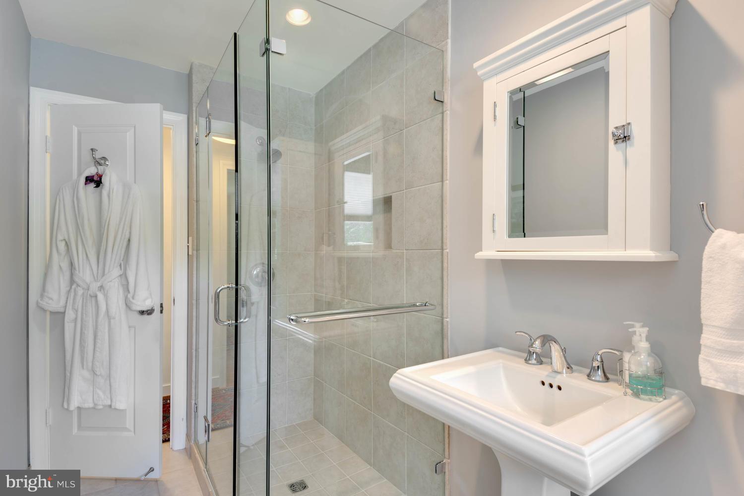 ANNAPOLIS ROADS - Residential