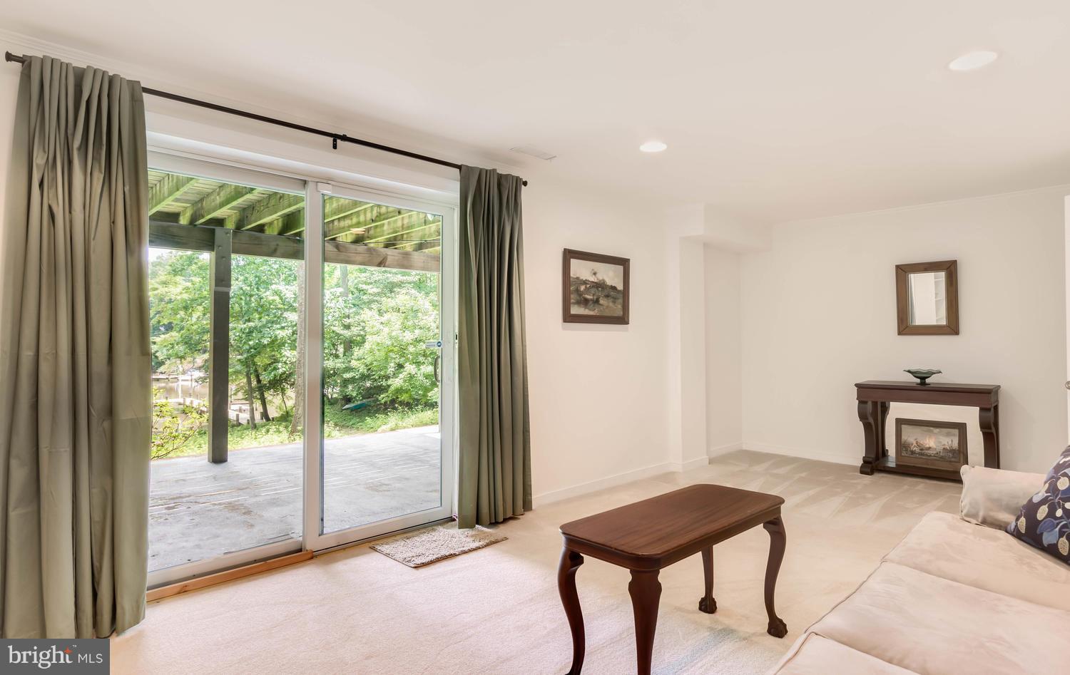 ANNAPOLIS ROADS - Residential