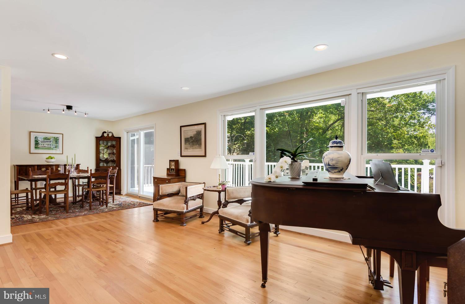 ANNAPOLIS ROADS - Residential