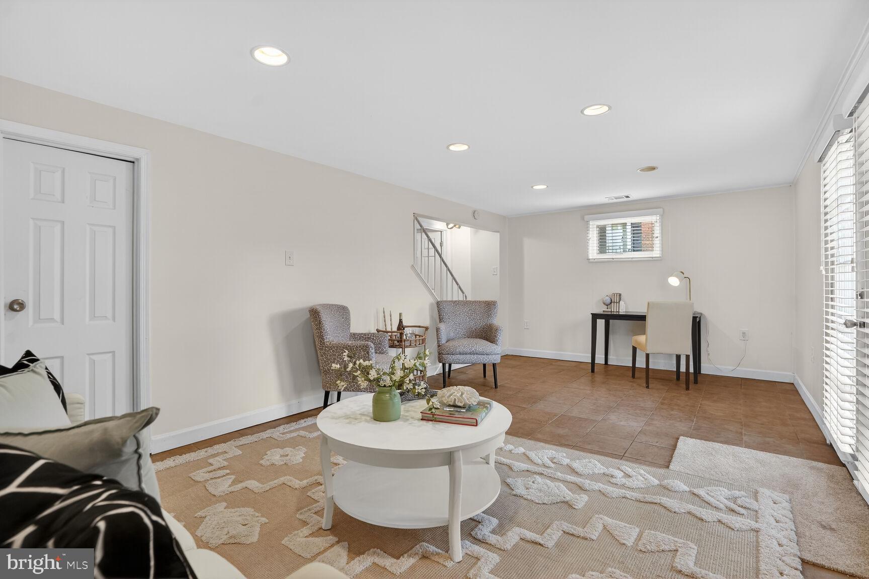 HERITAGE SQUARE - Residential