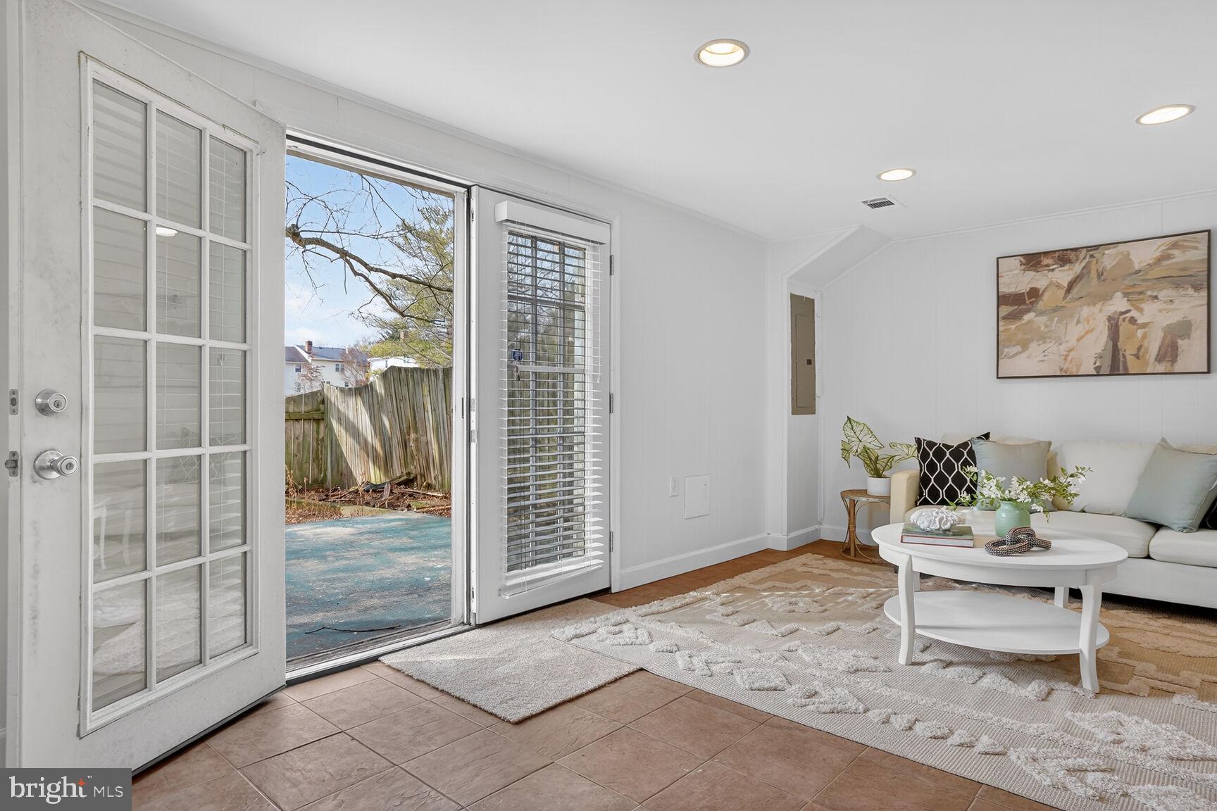 HERITAGE SQUARE - Residential