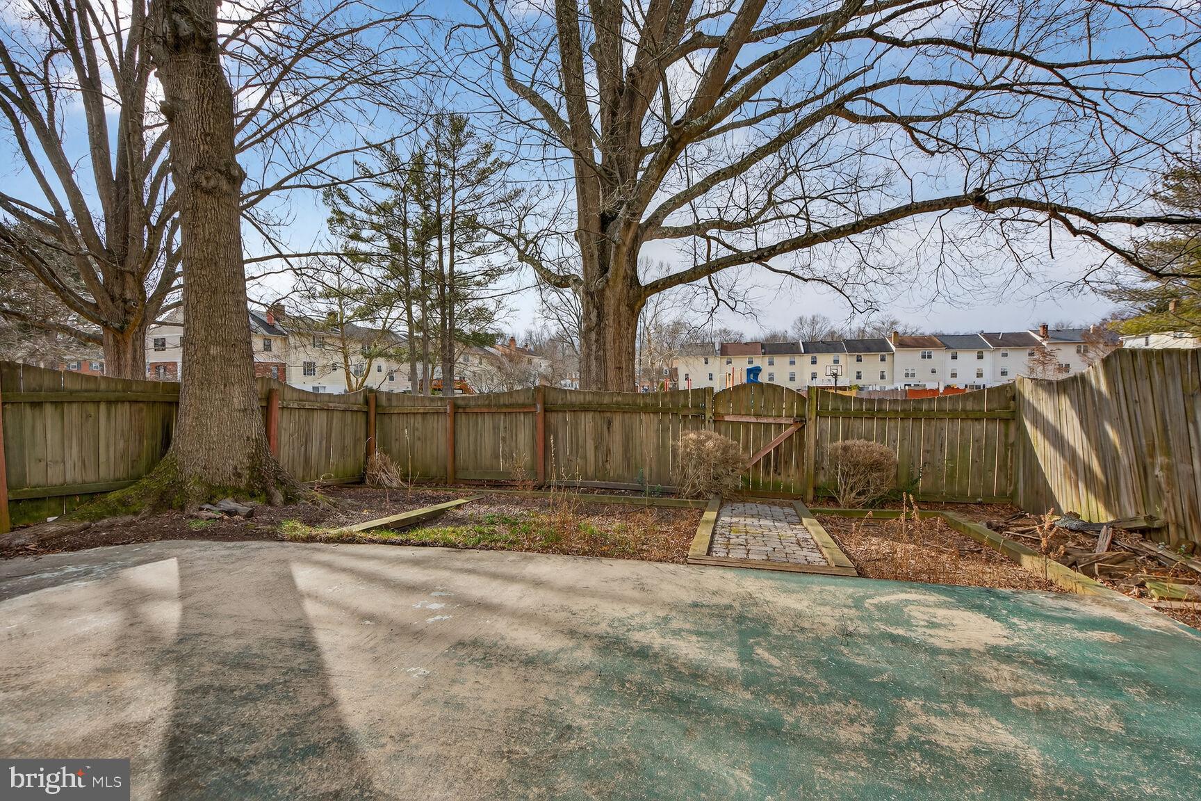 HERITAGE SQUARE - Residential