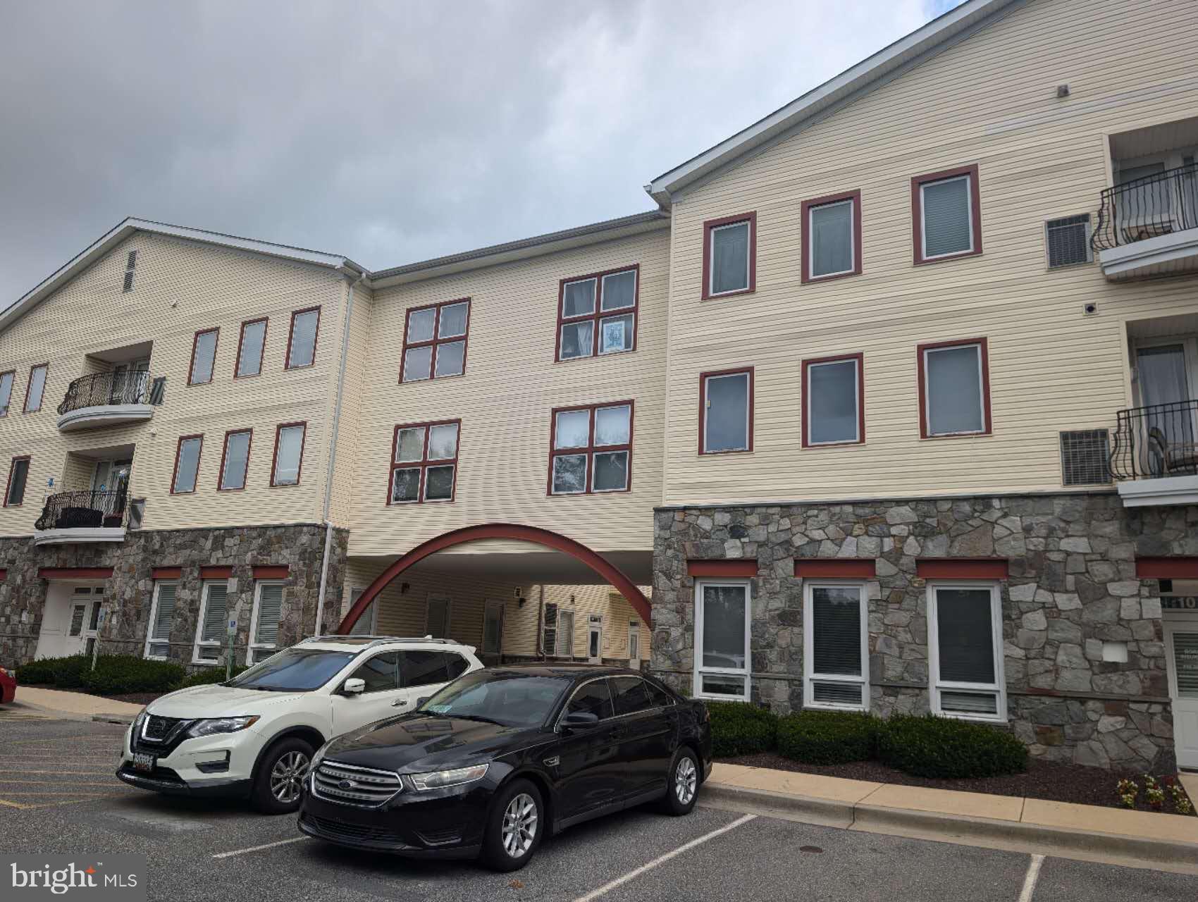 Spacious 2 bedroom 2 bathroom amazingly priced condo available for rent. It has full kitchen, washer and dryer in place. Water is included in the rent. Minimum credit score 675+ required and income of 3x the rent. Application fee is $47 per adult that is over 18 non-refundable.