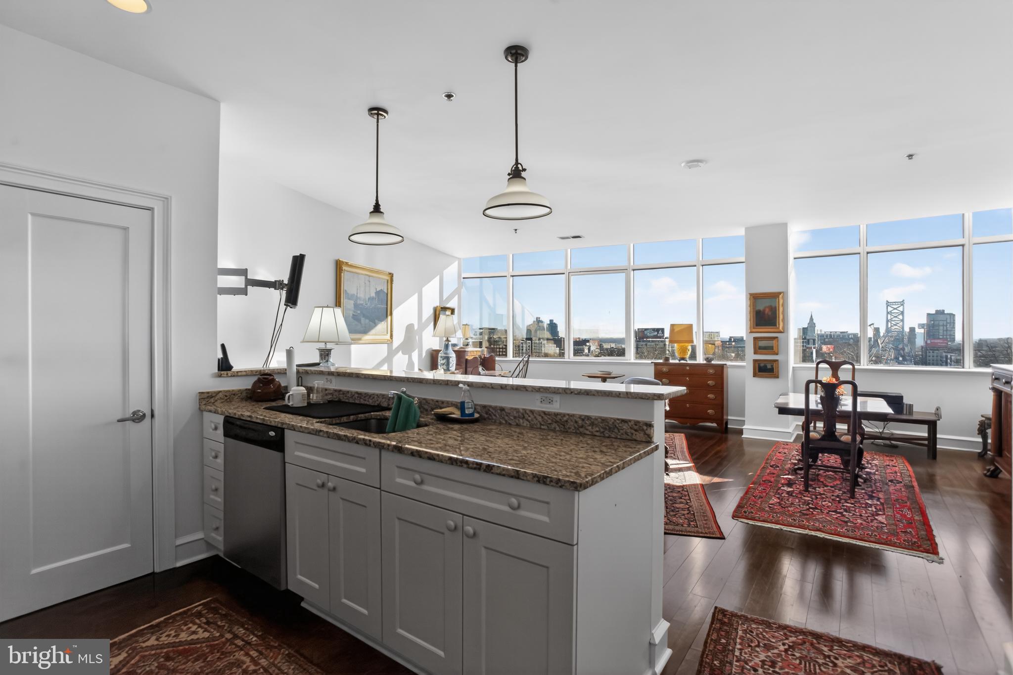 201-59 N 8TH STREET 713