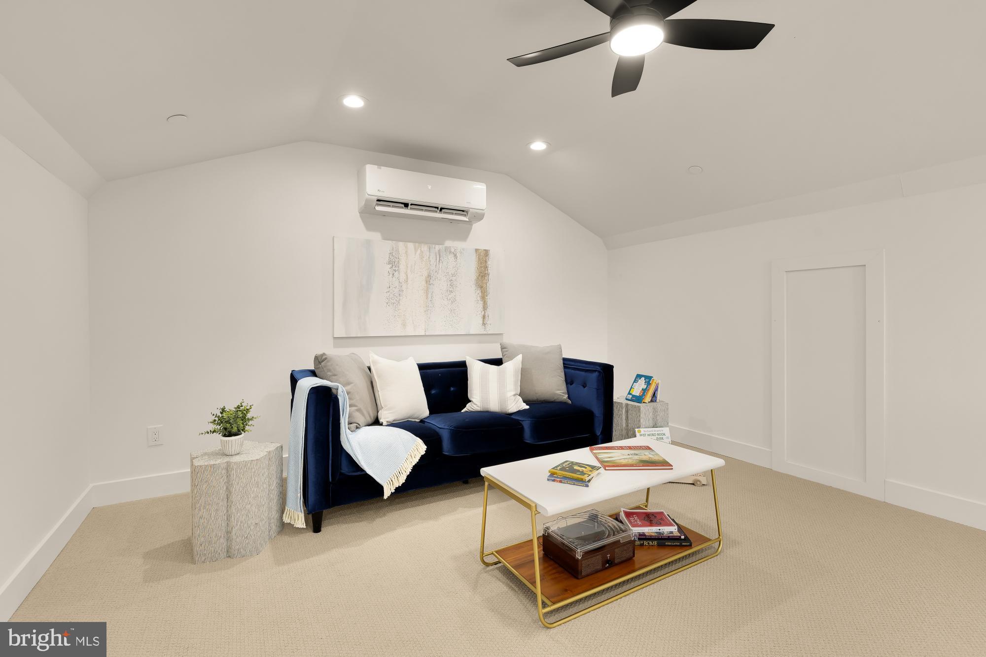 ROCK CREEK PALISADES - Residential